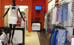 Торговое оборудование для магазина женской одежды Gloss коллекция КРАСНАЯ ЛИНИЯ Фото