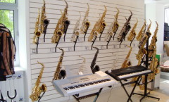 Магазин музыкальных инструментов