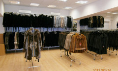 Торговое оборудование для магазина одежды из меха МосМеха коллекция ХАЙ-ТЕК Фото