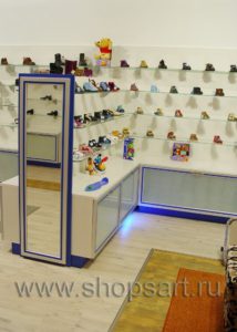Обувной отдел детского магазина “Винни” в г. Москве на ул. Миклухо-Маклая на основе коллекции “СИНИЙ ВЕТЕР”