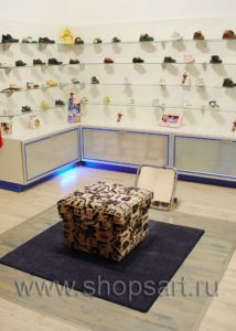 Обувной отдел детского магазина “Винни” в г. Москве на ул. Миклухо-Маклая на основе коллекции “СИНИЙ ВЕТЕР”