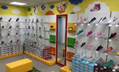 Торговое оборудование детского магазина обуви Емеля коллекция КАРАМЕЛЬ Фото 07