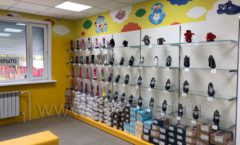 Торговое оборудование детского магазина обуви Емеля коллекция КАРАМЕЛЬ Фото 08