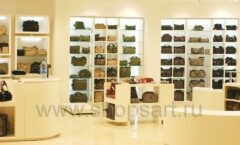 Торговое оборудование магазина сумок Kipling ТЦ Lotte Plaza коллекция БРЕНД Фото 03