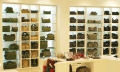 Торговое оборудование магазина сумок Kipling ТЦ Lotte Plaza коллекция БРЕНД Фото 07