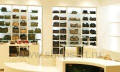 Торговое оборудование магазина сумок Kipling ТЦ Lotte Plaza коллекция БРЕНД Фото 13