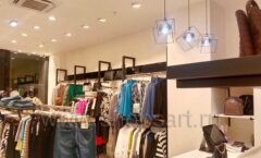 Торговое оборудование магазина одежды VIP STYLE ТРЦ Ереван Плаза коллекция ZARA Фото 02