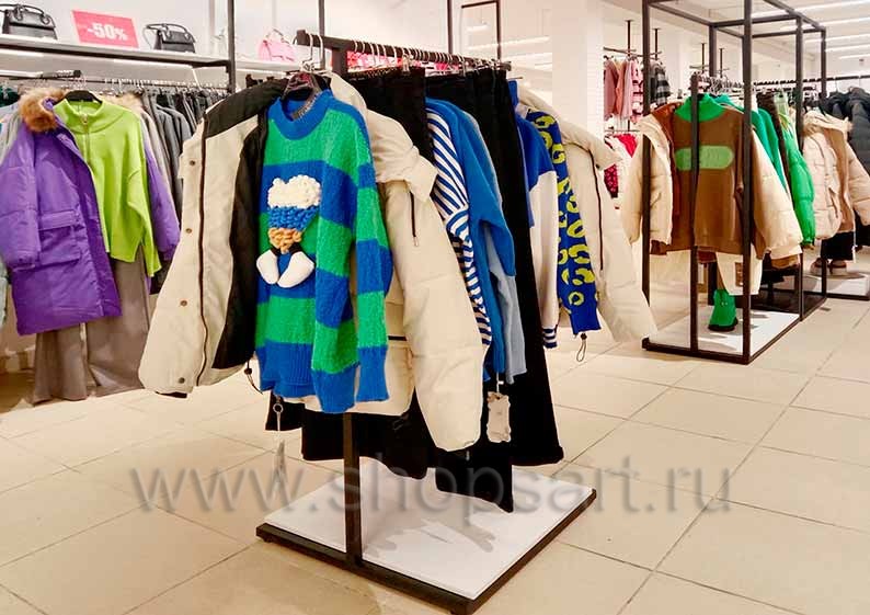 Торговое оборудование для магазина одежды KARAMEL коллекция ZARA Фото