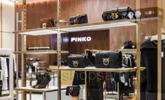 Торговое оборудование для магазина одежды PINKO ТРЦ Голливуд коллекция ЗОЛОТАЯ ЛИНИЯ Фото 03