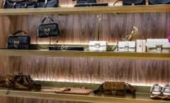 Торговое оборудование для магазина одежды PINKO ТРЦ Голливуд коллекция ЗОЛОТАЯ ЛИНИЯ Фото 17